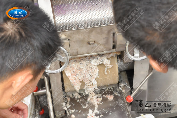 采肉機(jī)分離出來(lái)的魚皮和魚刺