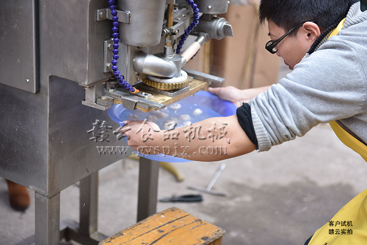 第三代包心肉丸的成型包心魚丸