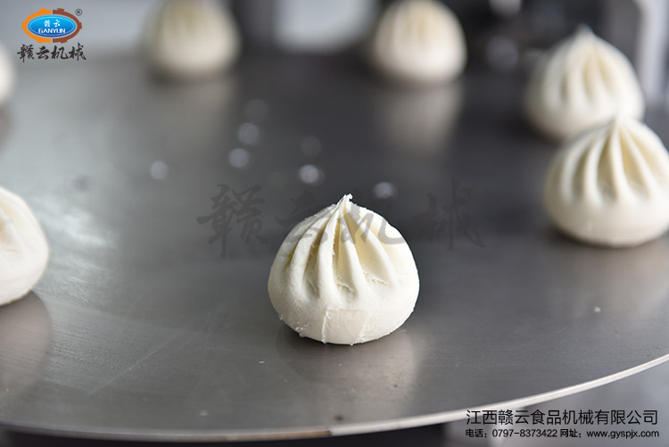 新型智能包子機(jī)成型出來的包子